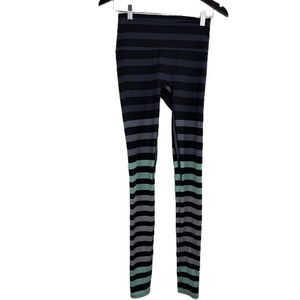 K Deer Erika Striped Leggings Womens Medium Gray Green Workout Gym Striped 31"